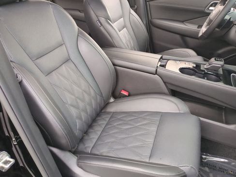 Used 2025 Nissan Rogue Platinum image 23