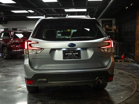 Used 2022 Subaru Forester Premium image 6