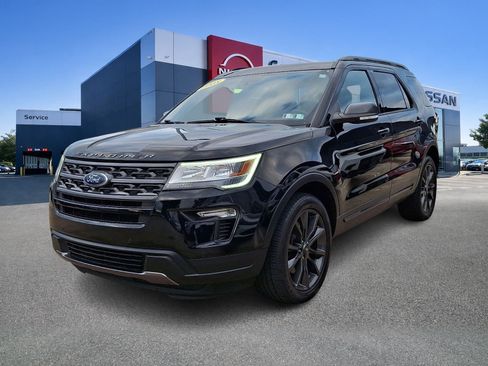 Used 2018 Ford Explorer XLT w/ Equipment Group 202A AWD/4WD image 3
