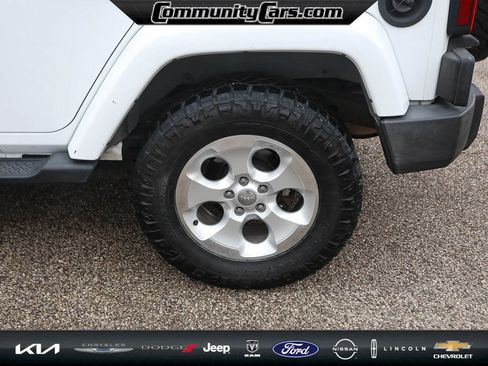 Used 2013 Jeep Wrangler Unlimited Sahara w/ Connectivity Group image 4