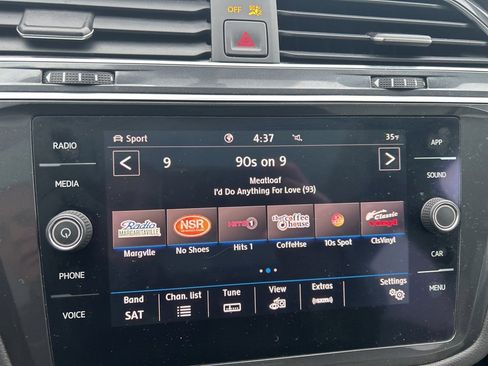 Used 2020 Volkswagen Tiguan SE w/ Panoramic Sunroof Package image 25