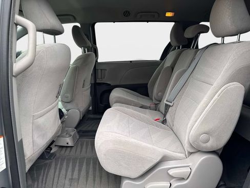 Used 2018 Toyota Sienna LE FWD image 11