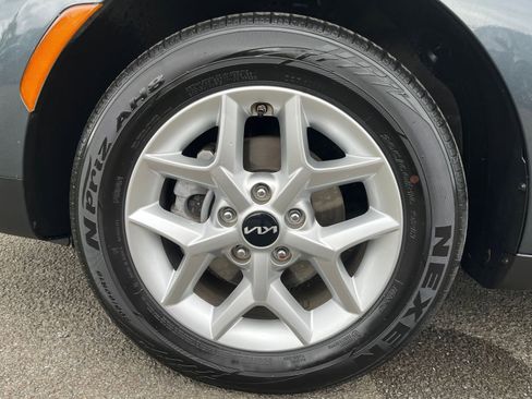 Used 2025 Kia Soul LX w/ LX Technology Package FWD image 29