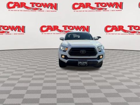 Used 2023 Toyota Tacoma SR5 RWD image 3
