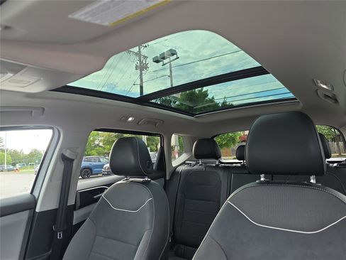 Used 2023 Volkswagen Taos SE w/ Panoramic Sunroof Package AWD/4WD image 23