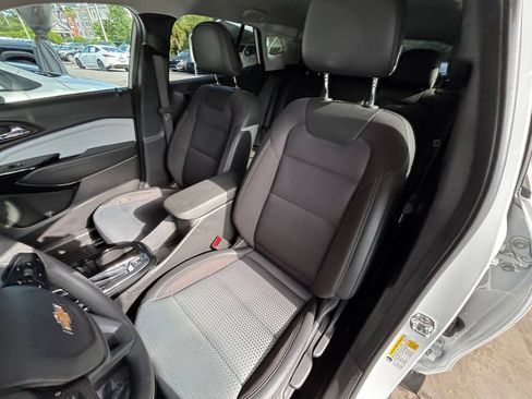 Used 2025 Chevrolet Trax LT FWD image 35