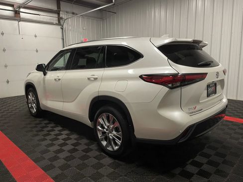 Used 2020 Toyota Highlander Limited image 2