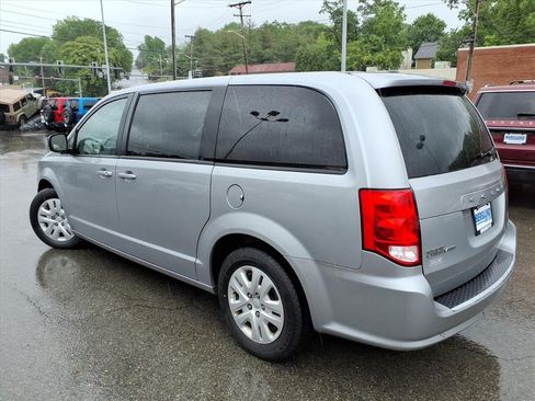 Used 2018 Dodge Grand Caravan SE w/ UConnect Hands-Free Group FWD image 6