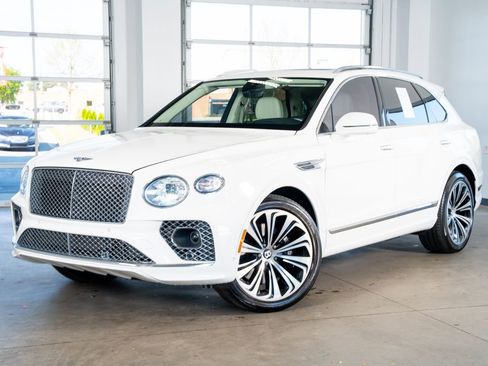 Used 2021 Bentley Bentayga Plug-In Hybrid image 2