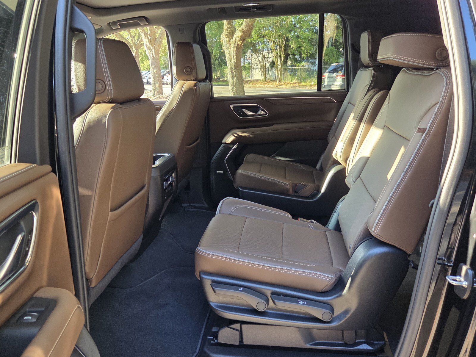 Certified 2024 Chevrolet Suburban High Country w/ Premium Package RWD image 13