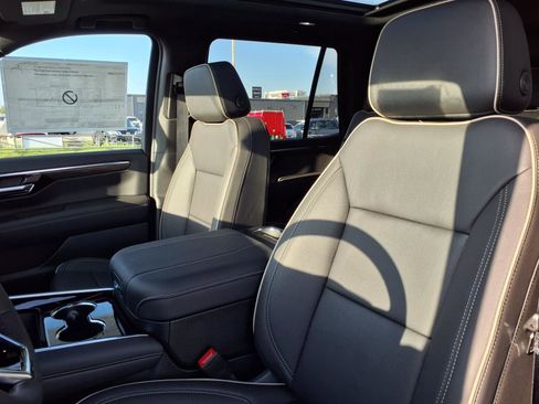New 2025 Chevrolet Tahoe Premier w/ Sun And Tow Package AWD/4WD image 10