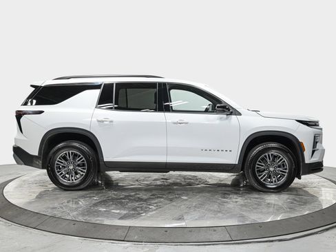 Used 2025 Chevrolet Traverse LT FWD image 8