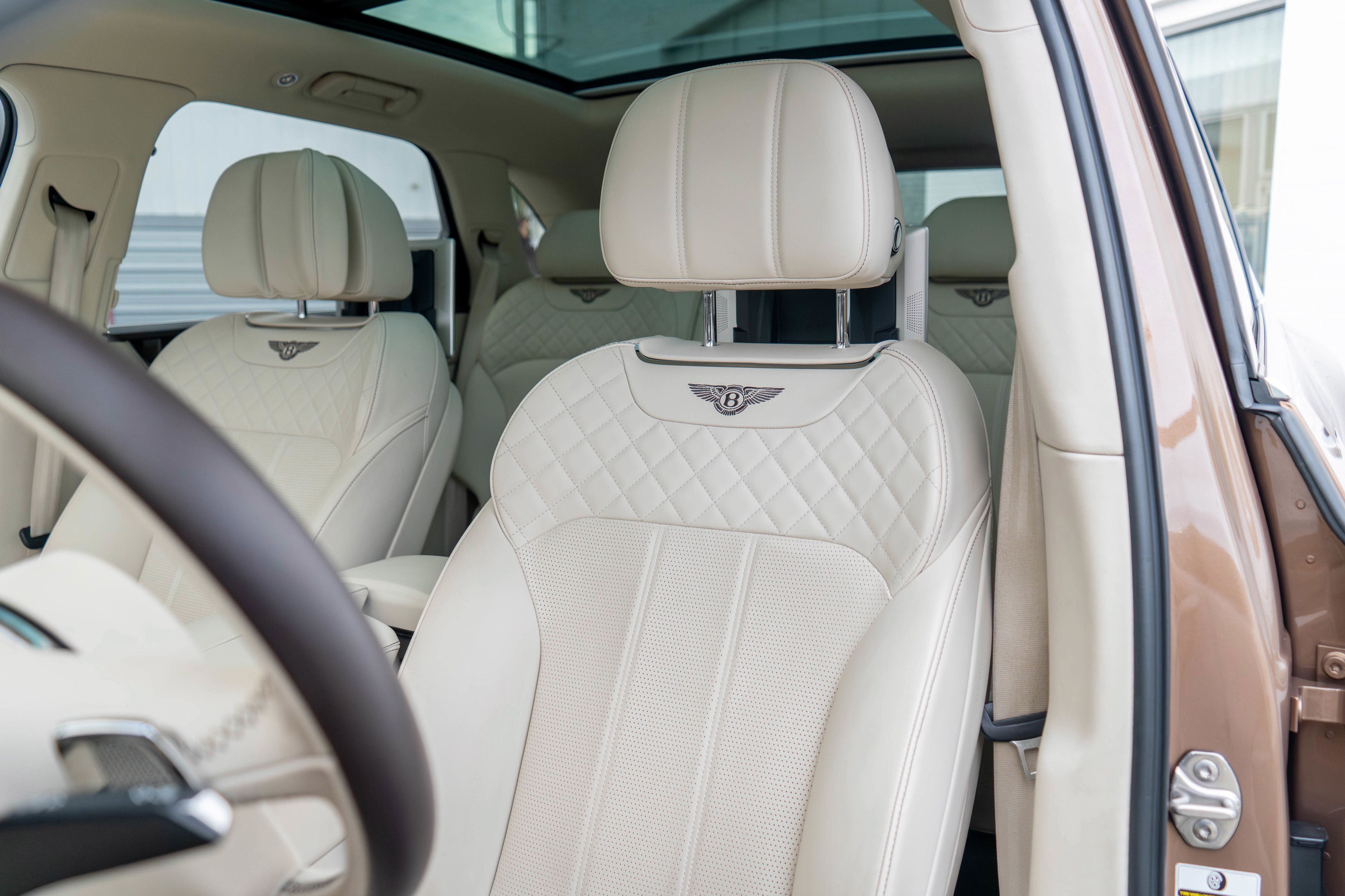 Used 2017 Bentley Bentayga AWD/4WD image 9