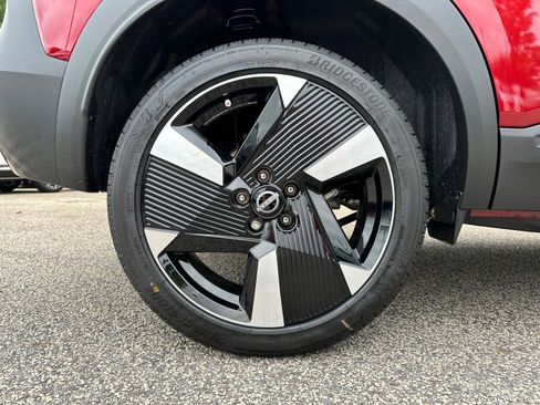 New 2025 Nissan Kicks SR w/ SR Premium Package image 17