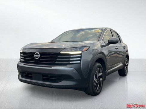 Used 2025 Nissan Kicks SV FWD image 2