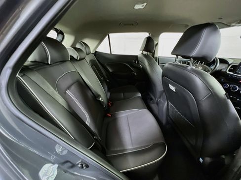 Used 2023 Hyundai Venue Limited FWD image 26