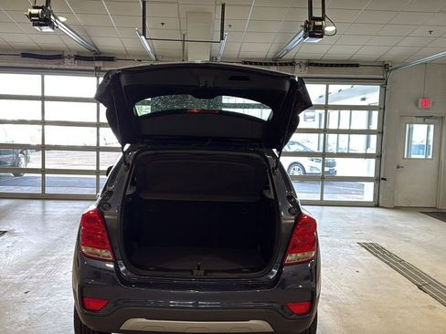 Used 2019 Chevrolet Trax LT w/ LT Convenience Package AWD/4WD image 16