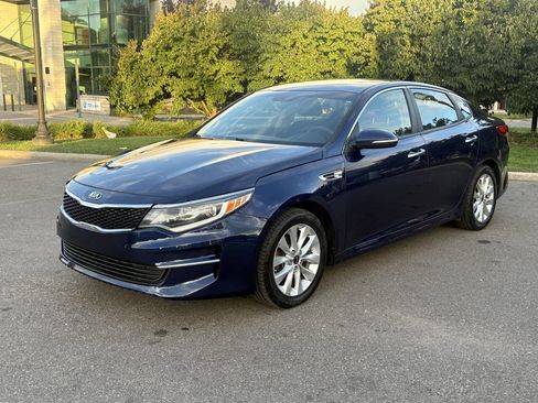 Used 2018 Kia Optima LX w/ 17" Alloy Wheels Package image 3
