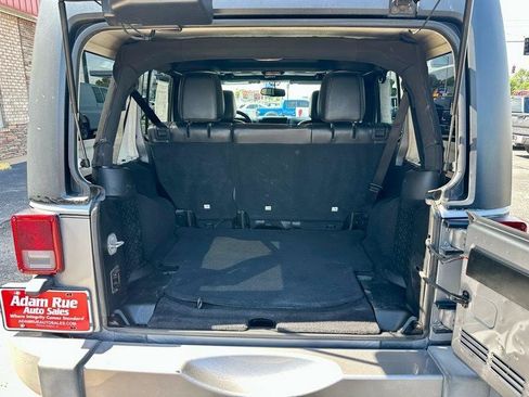 Used 2018 Jeep Wrangler Unlimited Sahara AWD/4WD image 7
