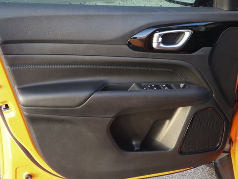 New 2026 Jeep Compass Latitude image 9