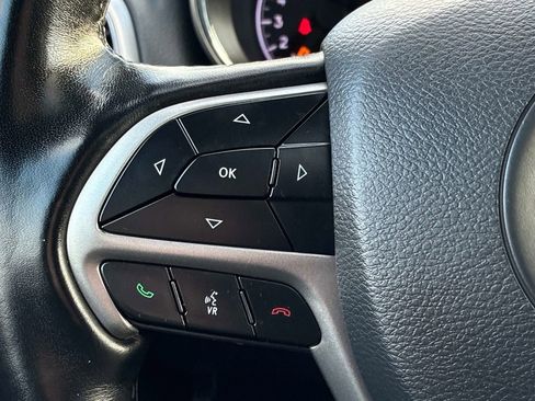 Certified 2022 Jeep Grand Cherokee Laredo X AWD/4WD image 24