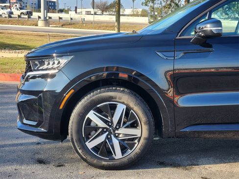 Certified 2022 Kia Sorento S image 8