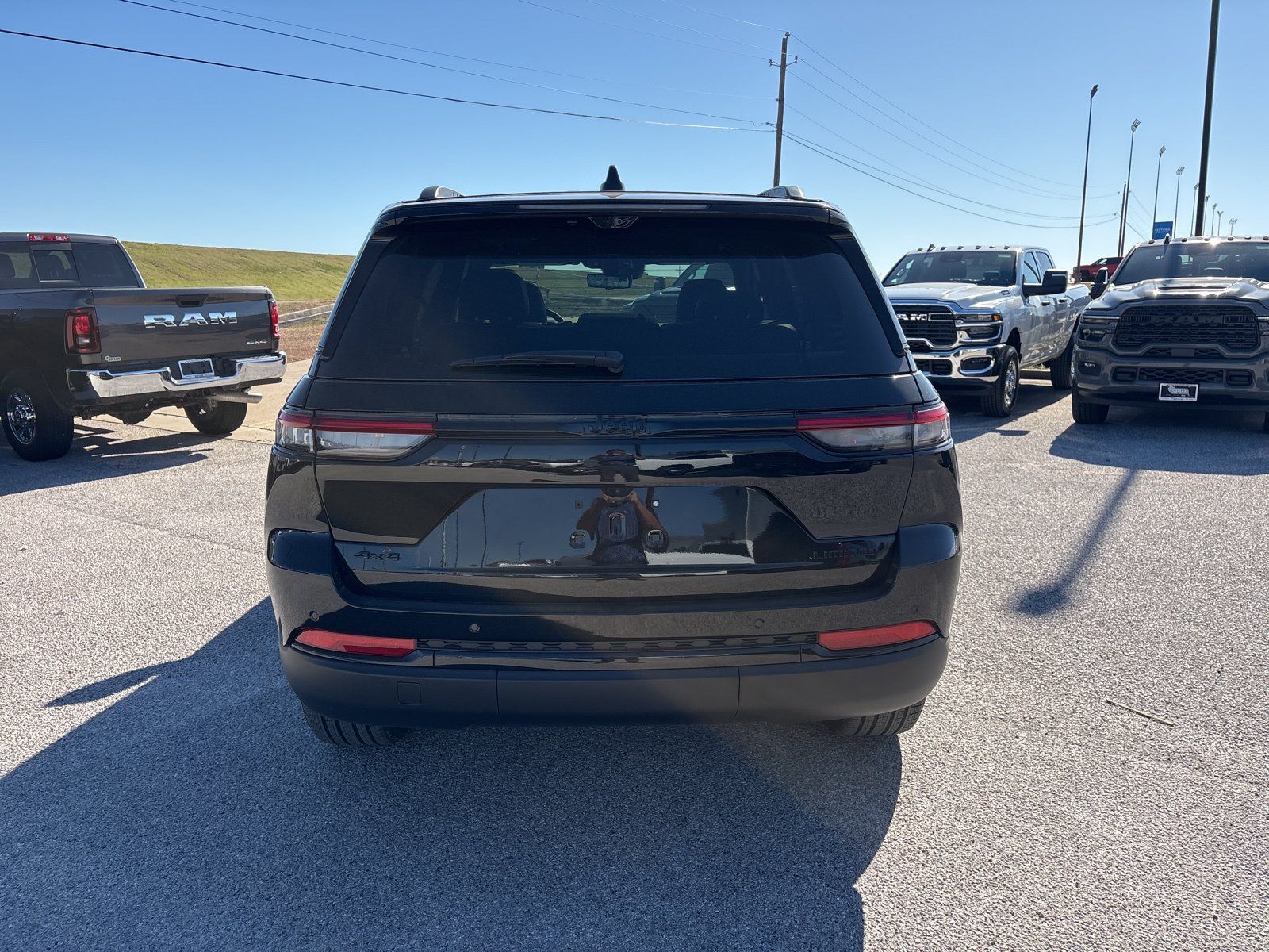 New 2025 Jeep Grand Cherokee Limited w/ Luxury Tech Group II AWD/4WD image 5