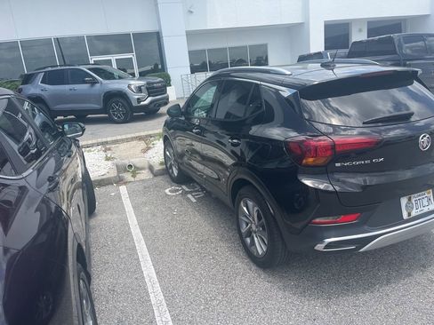 Used 2023 Buick Encore GX Essence w/ Experience Buick Package FWD image 3
