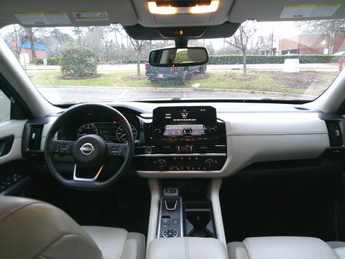 Used 2022 Nissan Pathfinder SL w/ SL Black Package image 44