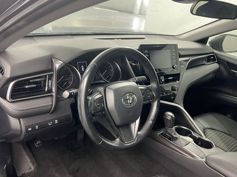 Used 2021 Toyota Camry SE w/ Carpet Mat Package (TMS) image 7