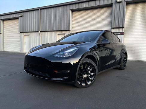 Used 2023 Tesla Model Y Long Range AWD/4WD image 4