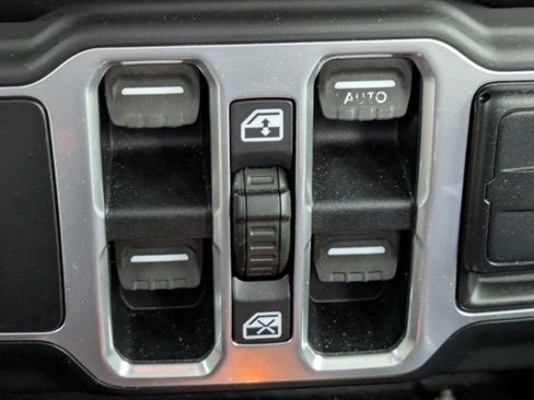 Used 2018 Jeep Wrangler Unlimited Sport S AWD/4WD image 23
