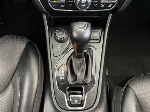 Used 2022 Jeep Cherokee Limited image 16