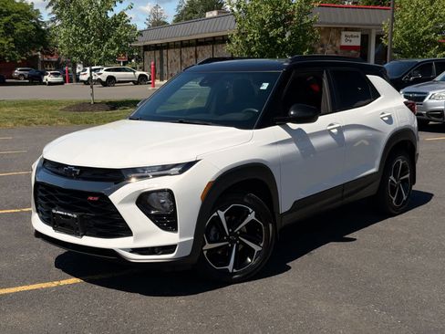 Used 2023 Chevrolet TrailBlazer RS w/ Sun and Liftgate Package AWD/4WD image 1