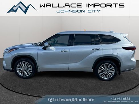 Used 2024 Toyota Highlander Platinum AWD/4WD image 1
