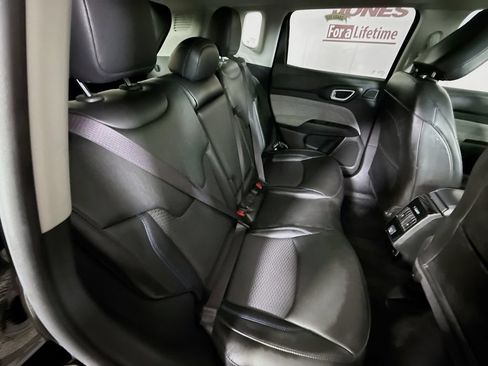 Used 2022 Jeep Compass Latitude w/ Sun and Sound Group AWD/4WD image 31