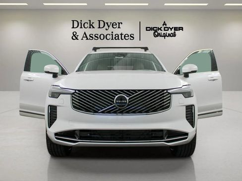 New 2026 Volvo XC90 B5 Ultra w/ Protection Package Premier AWD/4WD image 17