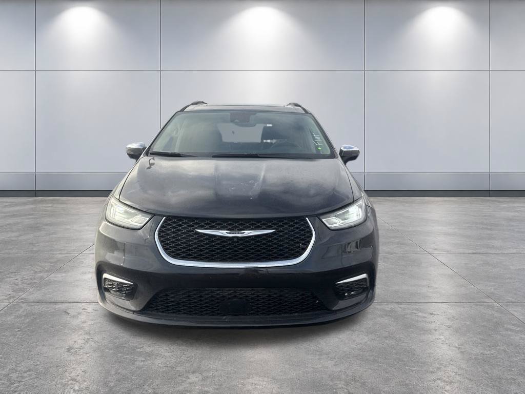 Used 2022 Chrysler Pacifica Limited FWD image 2