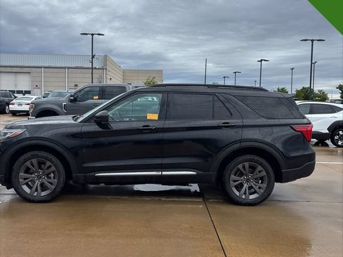 Used 2025 Ford Explorer Active w/ Active Comfort Package AWD/4WD image 2