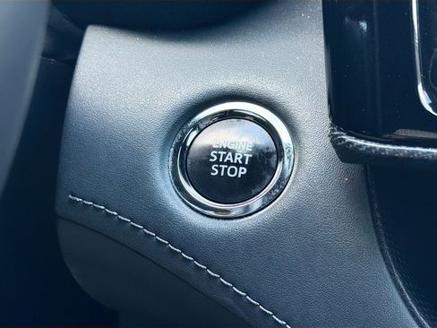Used 2023 Toyota Highlander FWD image 38