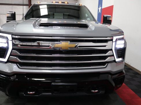 Used 2024 Chevrolet Silverado 2500 High Country w/ High Country Premium Package AWD/4WD image 33