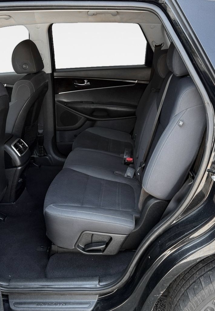 Used 2019 Kia Sorento L FWD image 13
