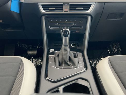 New 2026 Volkswagen Taos SE image 18