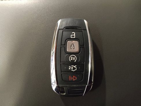 Used 2018 Lincoln MKX Reserve image 32