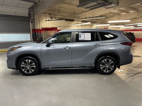 Used 2023 Toyota Highlander XLE FWD image 7