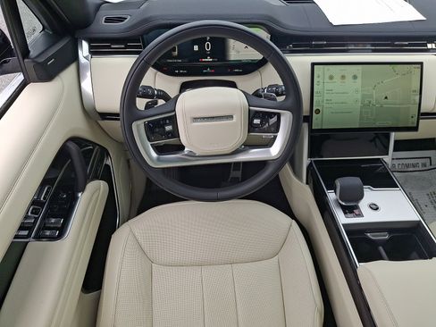 Used 2025 Land Rover Range Rover SE AWD/4WD image 11