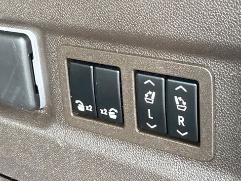 Used 2021 Chevrolet Suburban Z71 w/ Luxury Package image 6