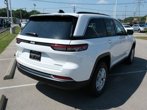 New 2025 Jeep Grand Cherokee Laredo w/ Luxury Tech Group I AWD/4WD image 8