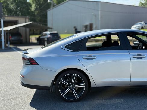 Used 2023 Honda Accord Sport image 9