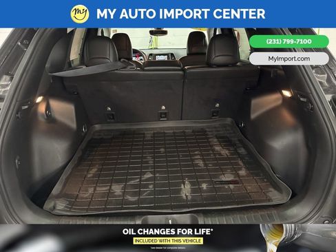 Used 2019 Jeep Cherokee Latitude Plus w/ Comfort/Convenience Group image 29